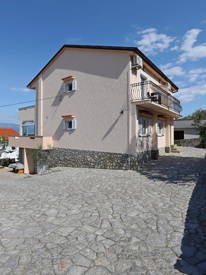 Apartments And Rooms With Parking Space Vrbnik, Krk - 5299 Eksteriør billede
